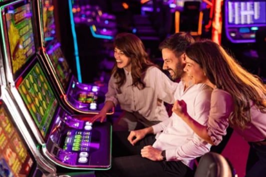 Antarmuka permainan Pretty Gaming di bataraslot dengan visual slot Aviator dan Sweet Bonanza